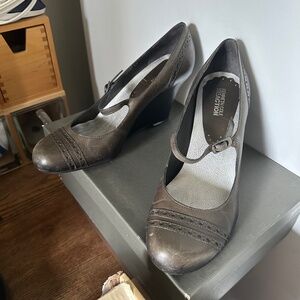Kenneth Cole wedges